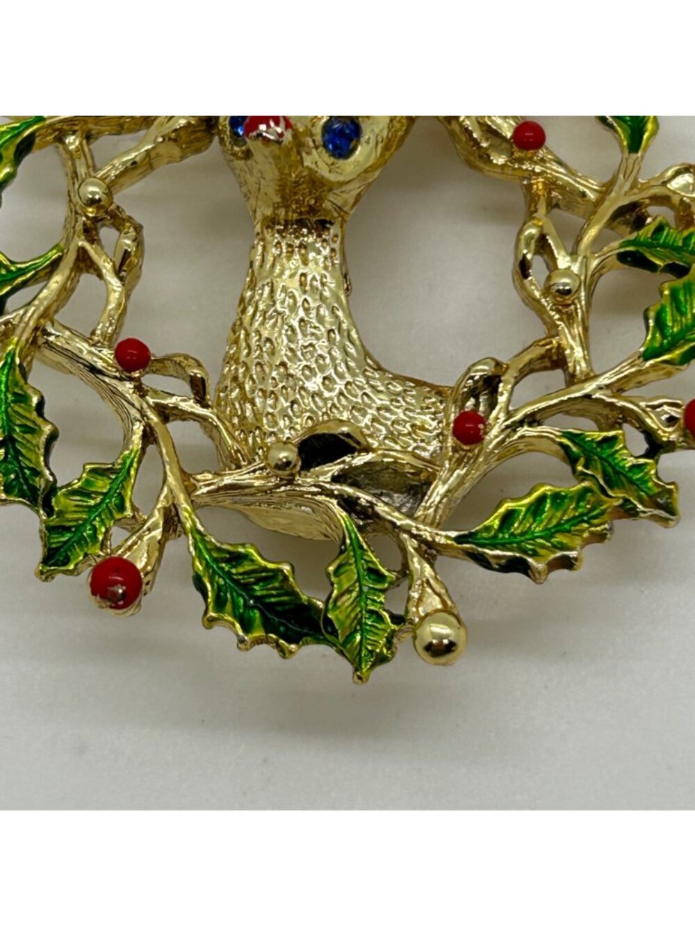 Vintage Christmas Reindeer Wreath Brooch Pin Gold Tone Enamel Rhinestone Holiday - Picture 6 of 12